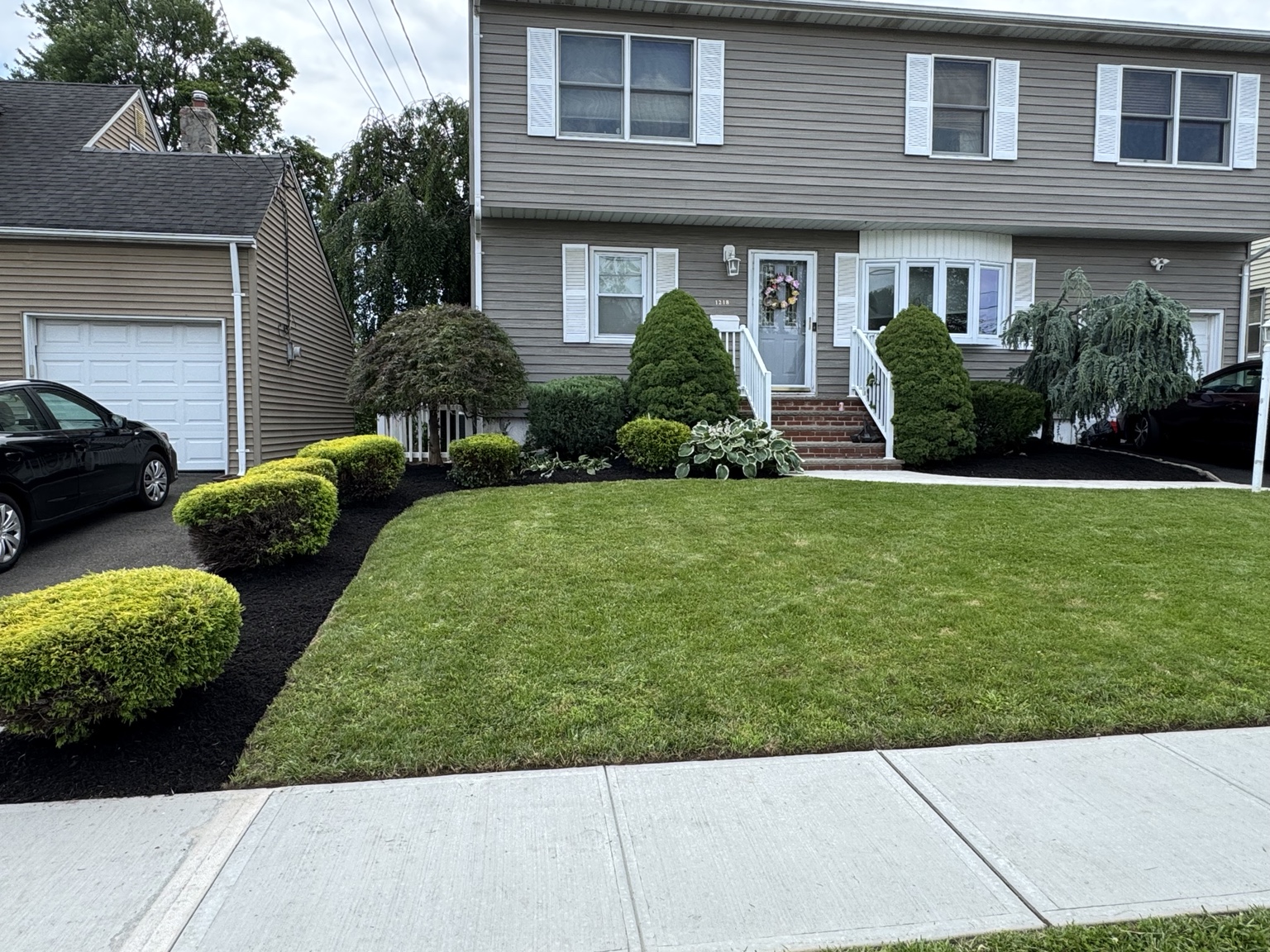 Finished mulch installation and shrub trimming